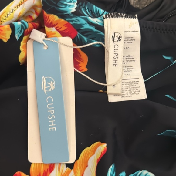 NWT! Women’s Cupshe cut out one piece bathing suit Small - Picture 6 of 6